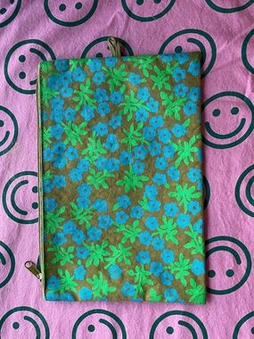 BAGGU large calico floral collectible flat pouch
